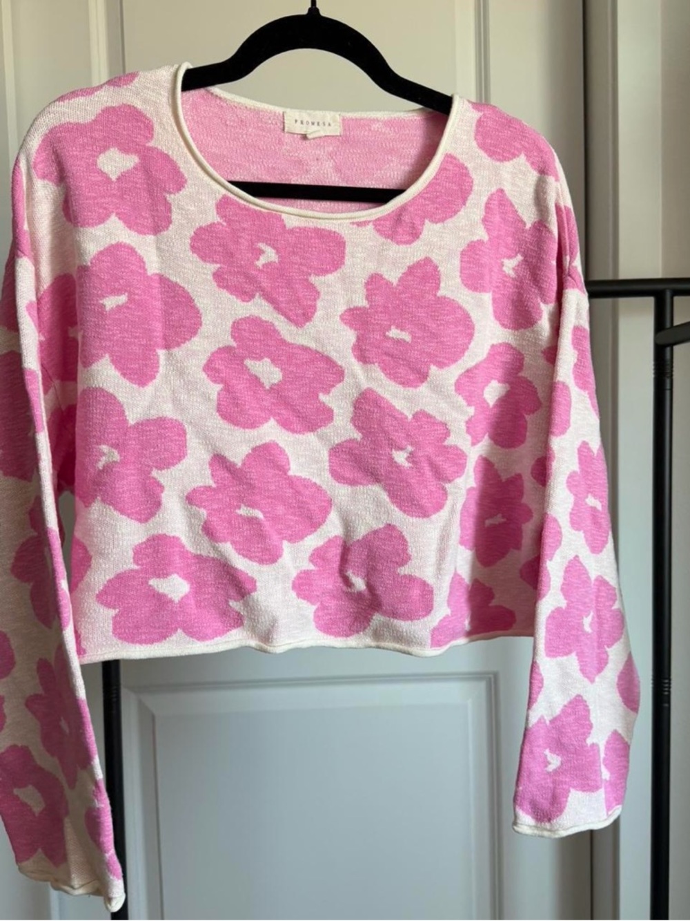 Pink Floral Pattern Cropped Sweater - Picture 2 of 3